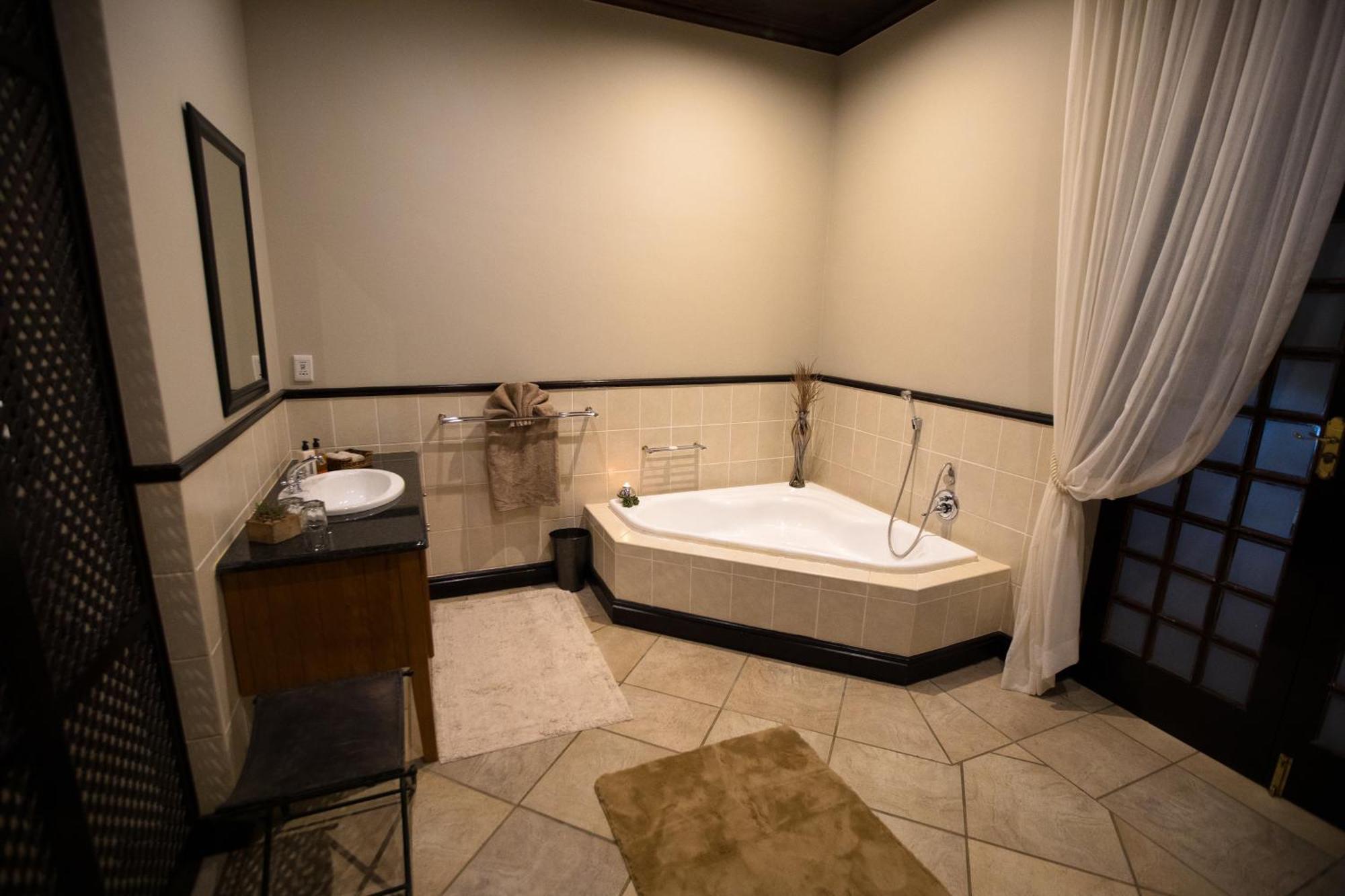 Swartberg Private Game Lodge Oudtshoorn Exterior photo