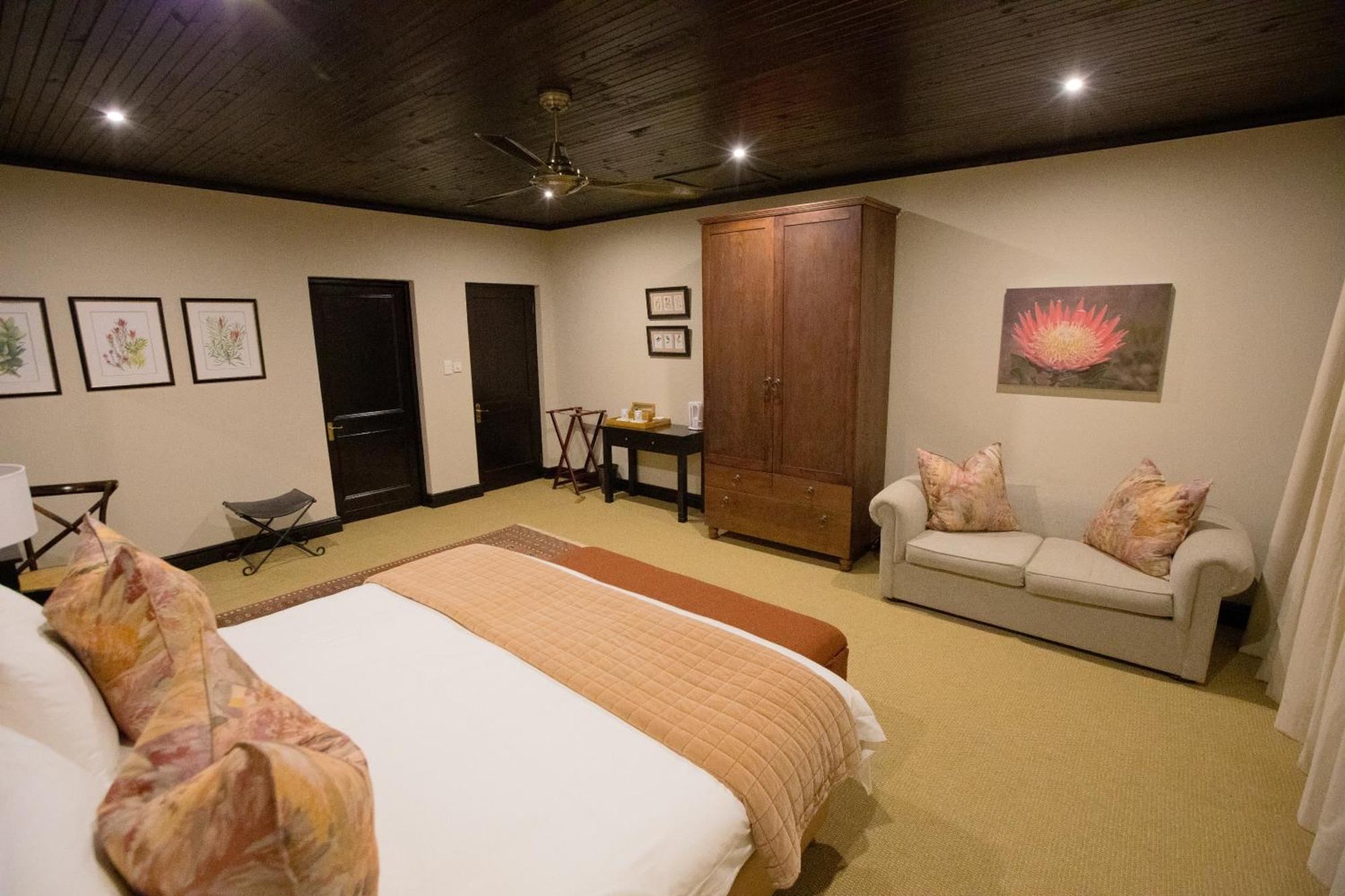 Swartberg Private Game Lodge Oudtshoorn Exterior photo